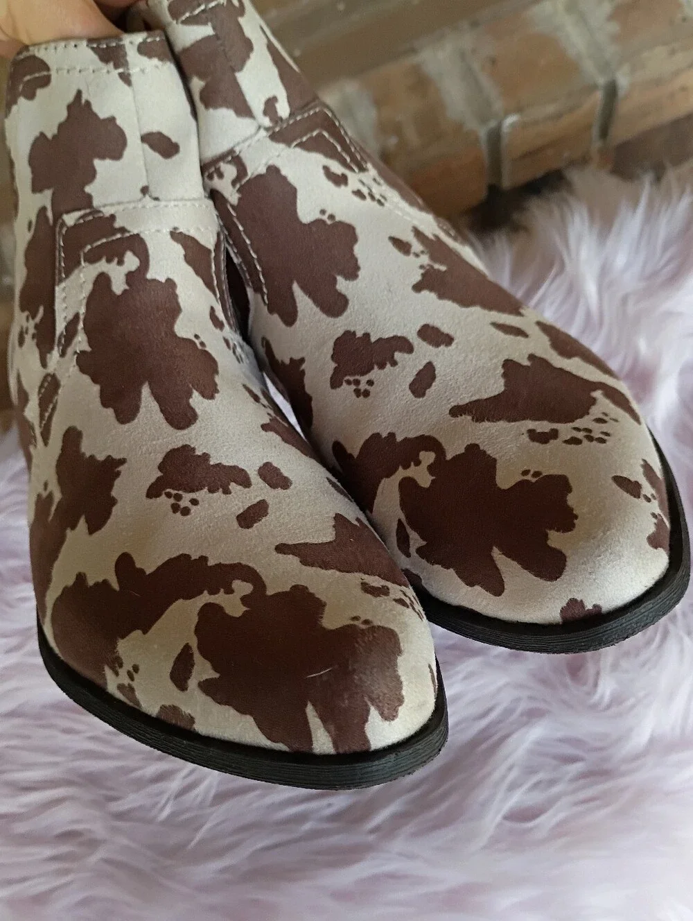 NWOT Arizona Jean Company Memory Foam Cow Print Brown Cream Booties Ankle Boots